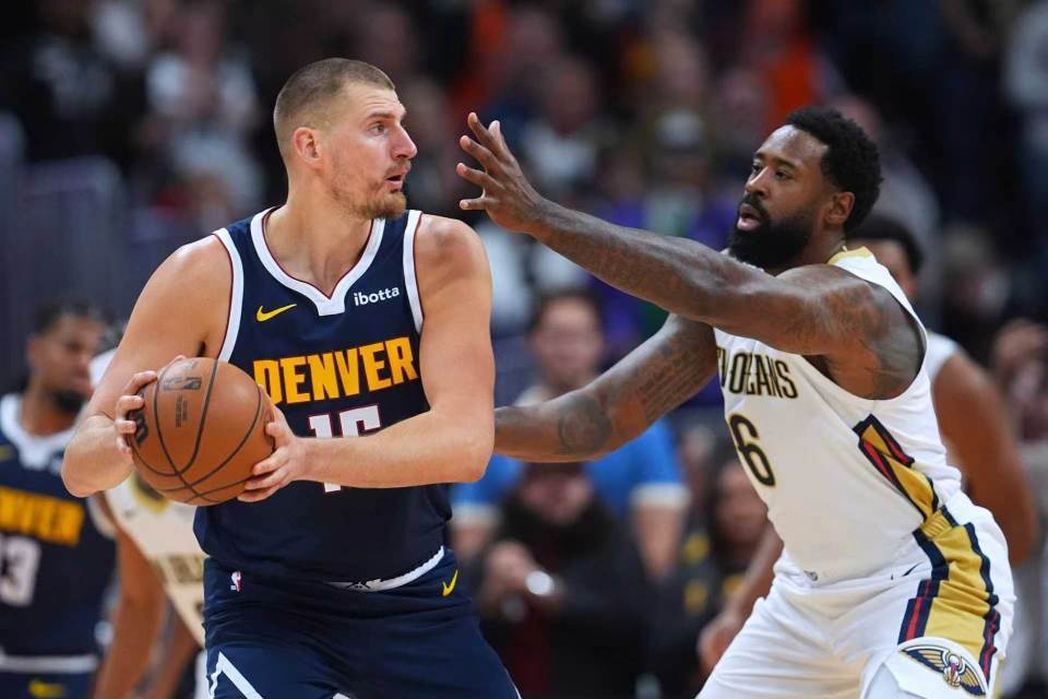 掘金23分加时逆转鹈鹕获首胜：约基奇35+15+10 穆雷42+8三分
